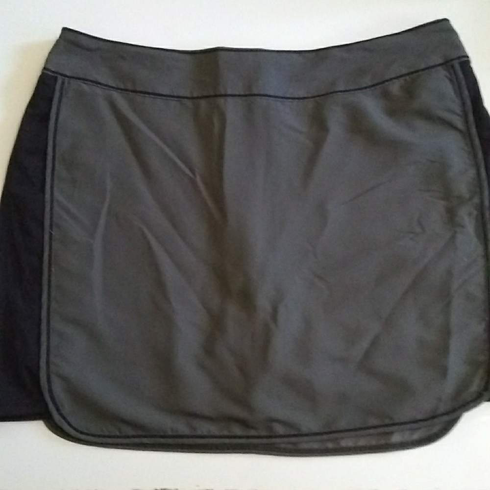 Antigua tennis skort size 10 gray and black EUC